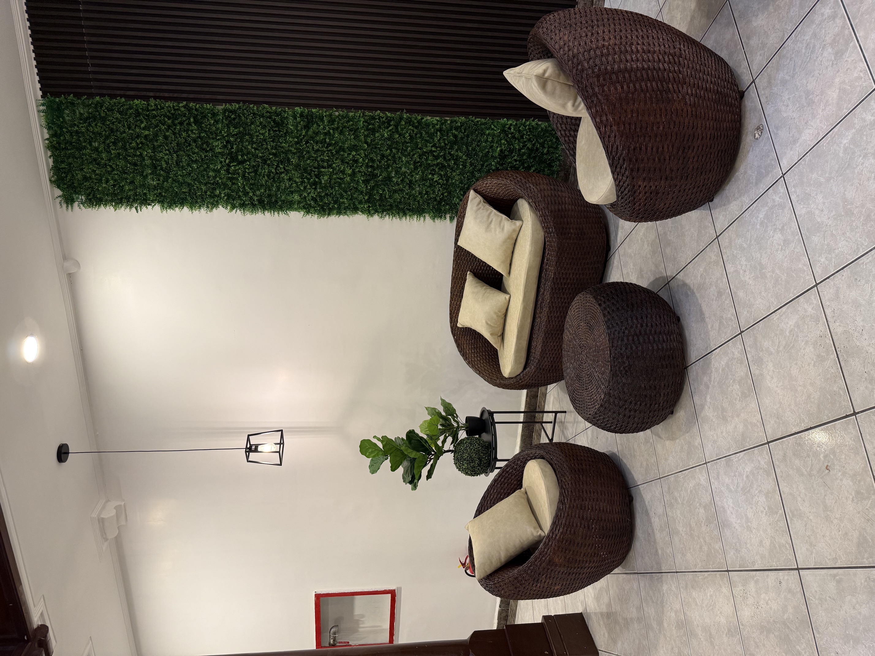 Common lounge at Hotel NASS del Sur with contemporary sofas and artwork from Cuencano painters